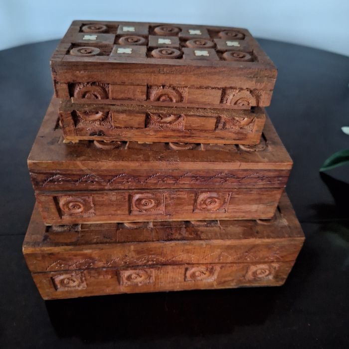 Trzy drewniane duńskie szkatułki