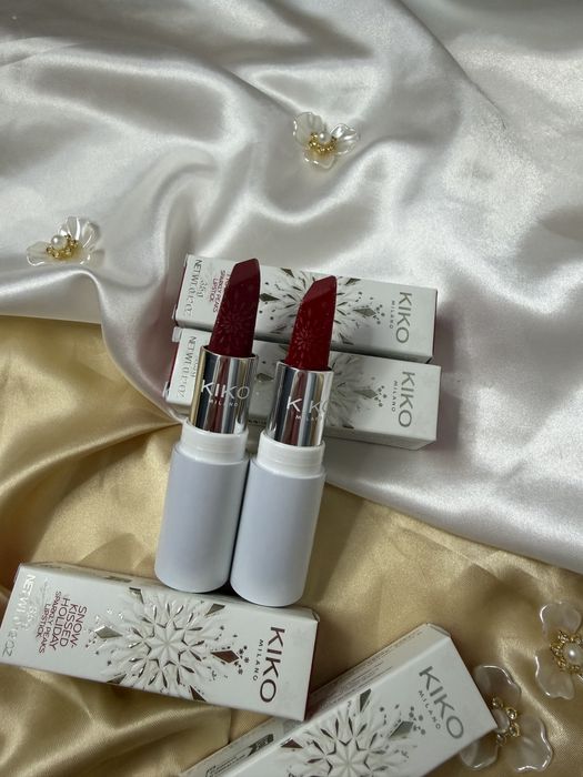 Помада kiko milano snow-kissed holiday sparkly peaks lipstick 02 03