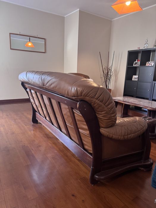 Conjunto de sofa e poltronas por 200€ em pele !!!