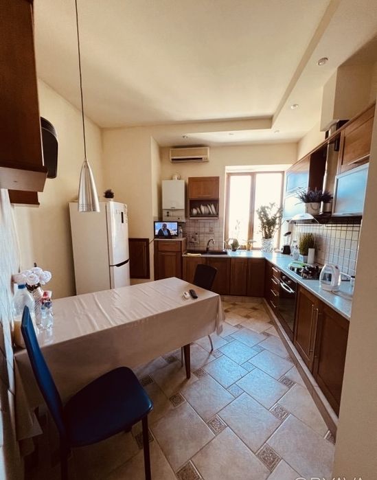 Продажа 4-к квартира 130м2 в центре обкомовский дом.