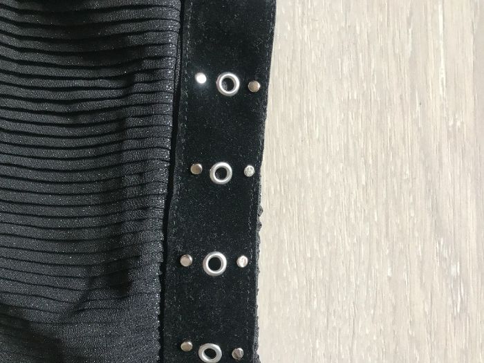 Saia Morgan plissada com brilho