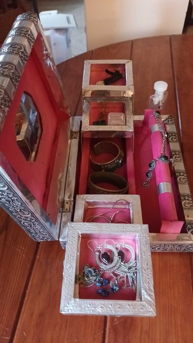 Organizador de jóias / bijuterias / peça de decoração