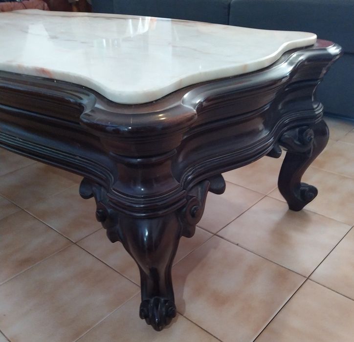 Mesa de centro com mármore