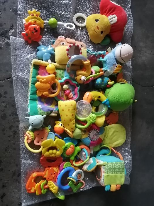 Mix zabawek dla malucha, grzechotki, książeczka, zabawki do wody,