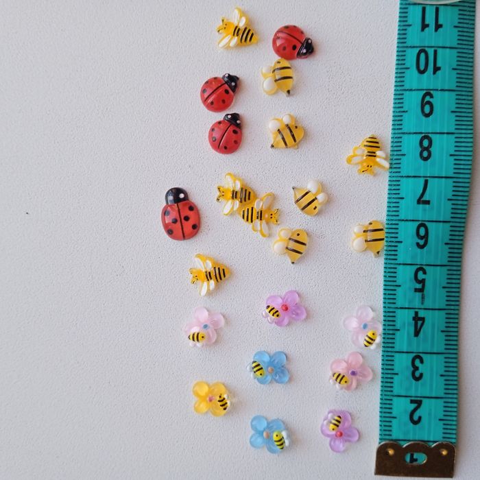 Бджілка, квіточки, сонечко,декор