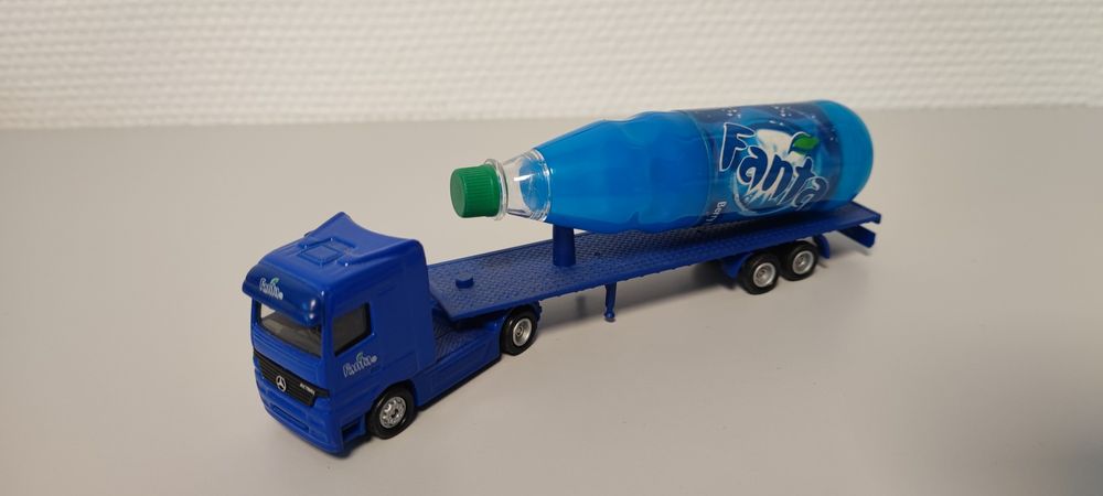 Колекція масштабних моделей авто вантажівок. Масштаб 1:87.