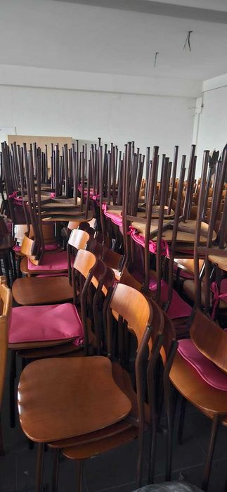 Cadeiras Metal e Madeira 200 unidades