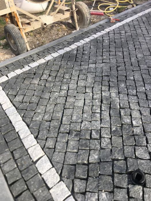 Calçada  portuguesa   lancil pave .porto ,lisboa,faro