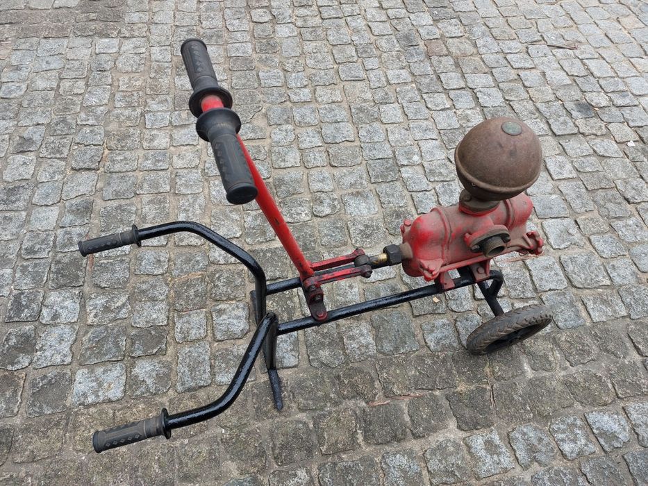 Bomba de vinho muito antiga