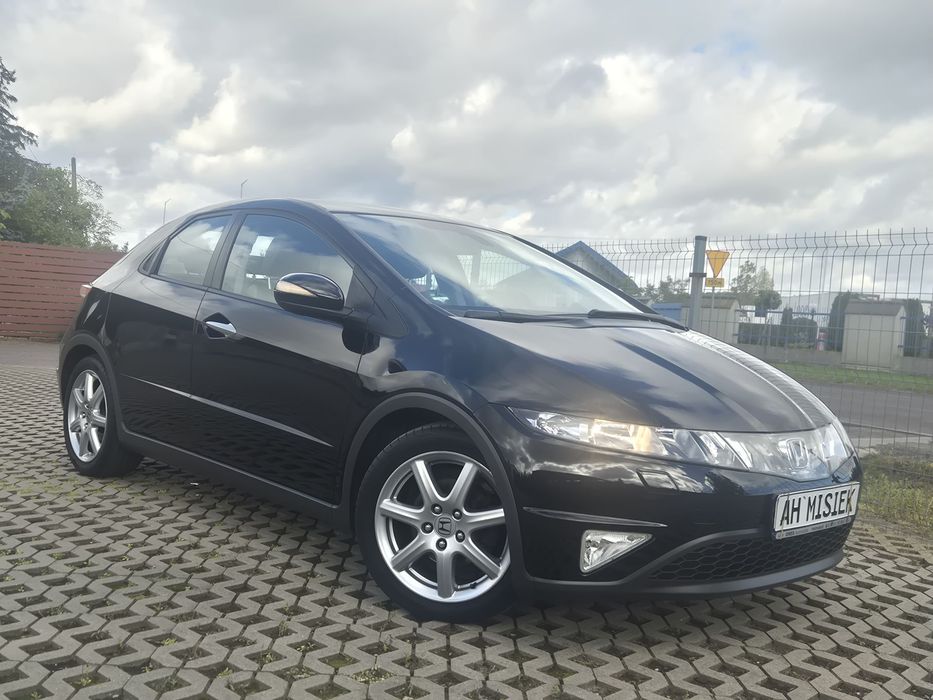 Honda Civic 1,8 140KM_Executive_bezwypadkowy_TOP