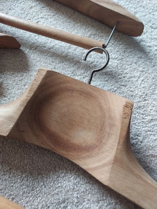 Conjunto de 4 cruzeta cabides antigos em madeira maciça