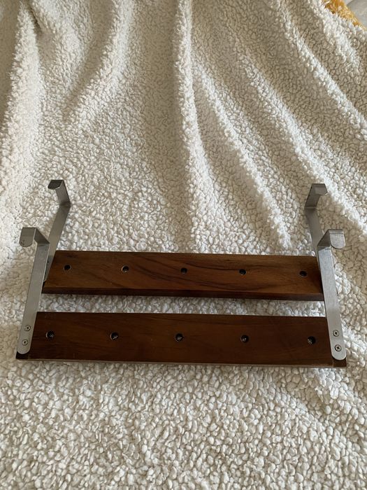 Pack 2 cabides de porta em madeira e inox .