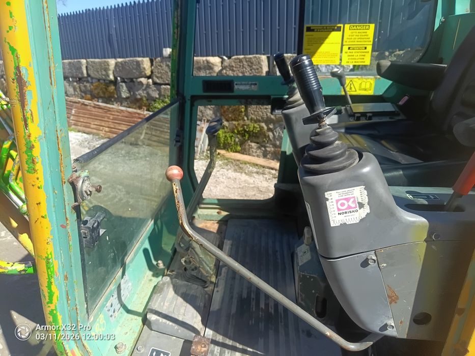 Mini giratória yanmar 1.7t