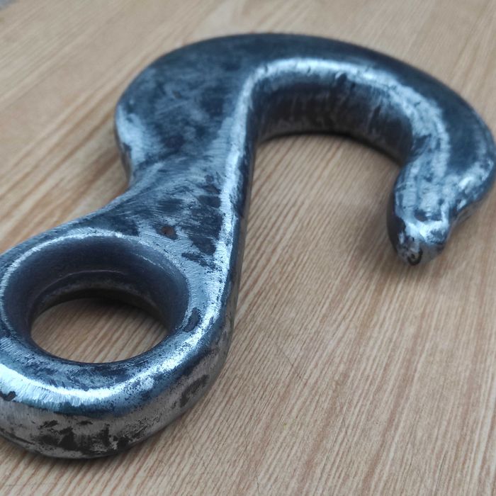 Большой крюк для подъема огромных тяжестей до 30 тонн