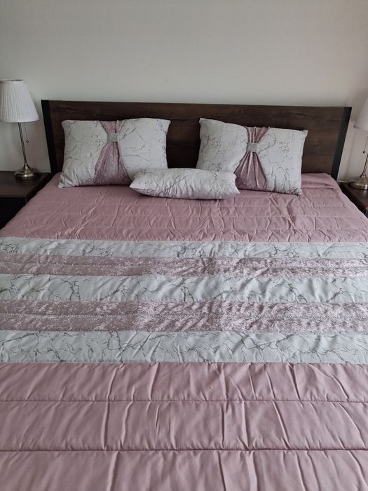 Edredão com almofadas