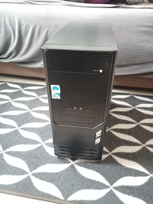 Komputer 4x2.3 GHz 1gb karta graficzna 4gb ram 500gb