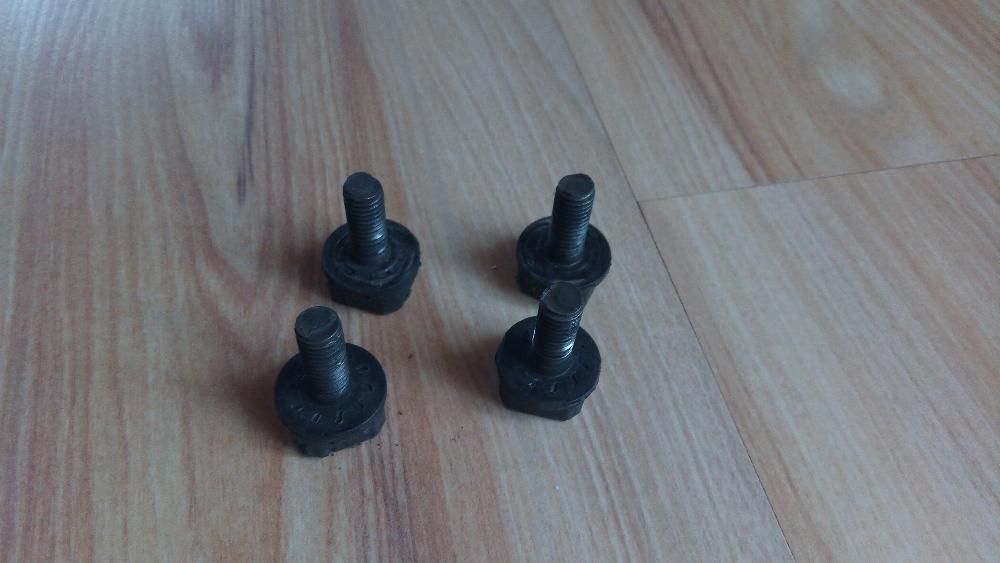 MAKITA ŚRUBA ELM4610 fi 6 ; komplet 4 szt. 10 zł