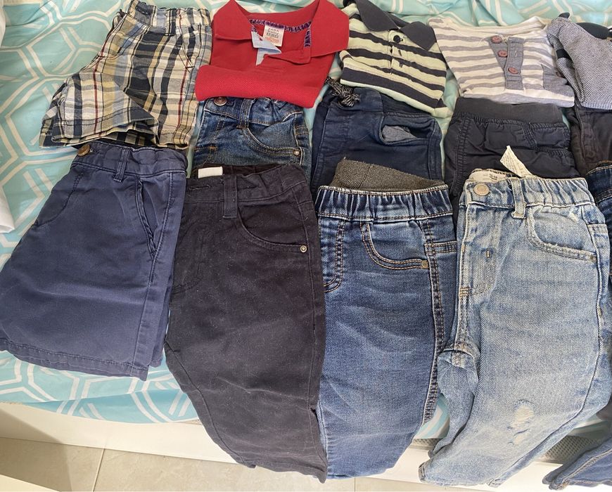 Roupa variada de menino