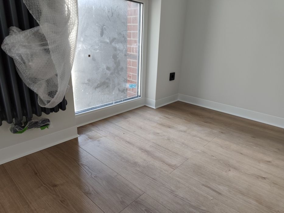 Монтаж ламінату  , монтаж плінтуса Укладання вінілу  Встановлення плін