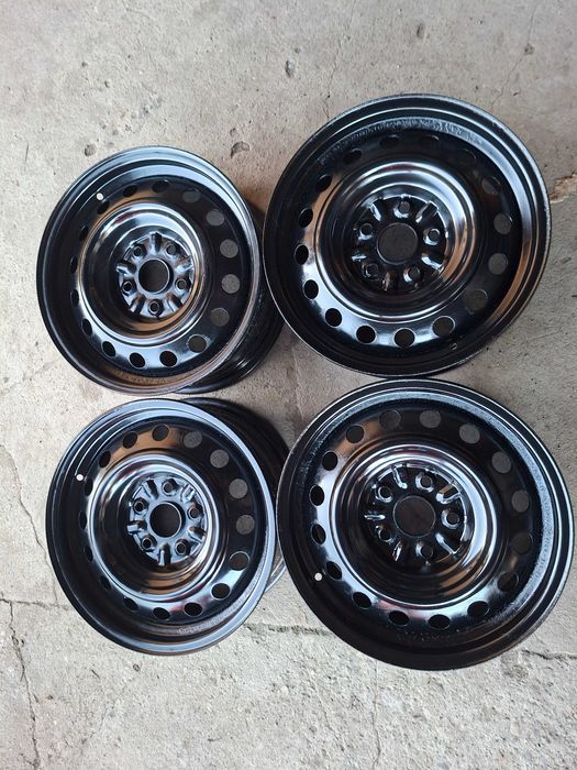 Felgi stalowe 5x114.3 16 Cali Toyota Auris Avensis Corolla RAV4