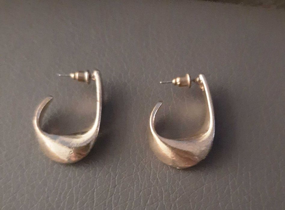 Zlote kola owalne zagiete yes stal chirurgiczna pozlacane duze zawijak