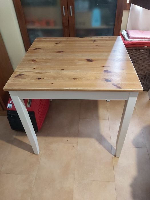 Mesa de cozinha ou sala em madeira