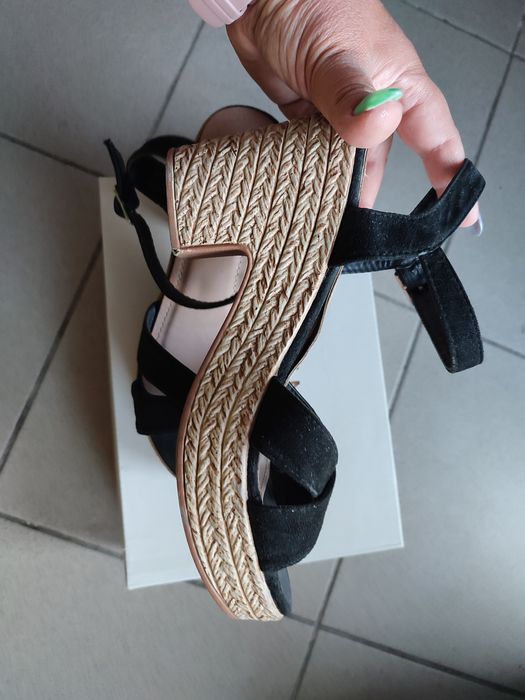 Buty na koturnie, sandały 37