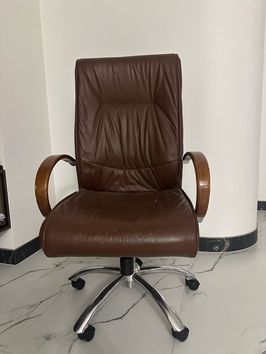 Кресло для ШЕФА. Натуральная кожа, регулируется посадка .