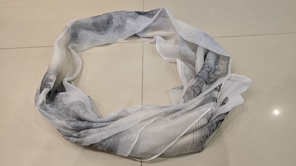 Cienki długi szal z wiskozy