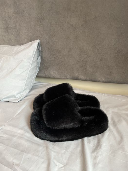 Пухнасті тапочки motivo