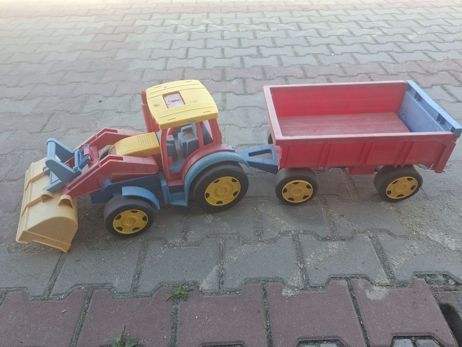Traktor z przyczepka