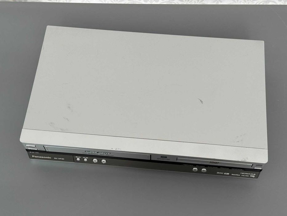 Magnetowid Combo DVD/VHS Panasonic NV-VP30 Super Drive