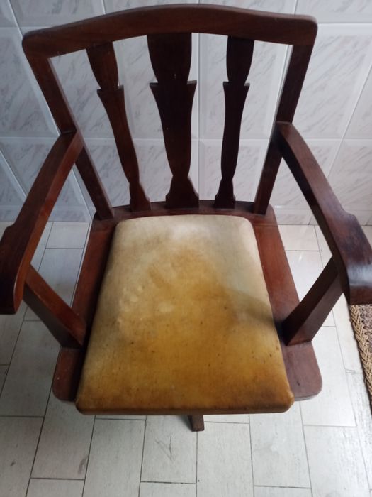Cadeira anos 20/30 madeira maciça rotativa