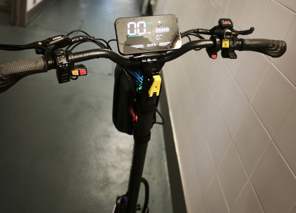 Trotinete OOTD T10 PRO com amortecedor de direção