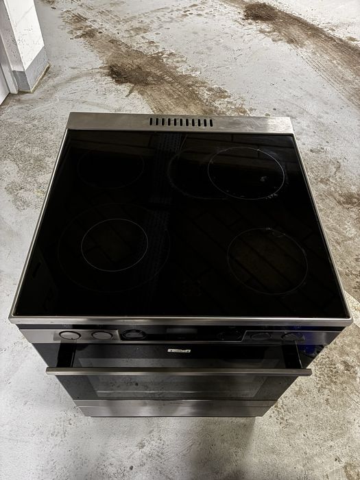 Kuchnia wolnostojąca ceramiczna Amica stan jak nowy