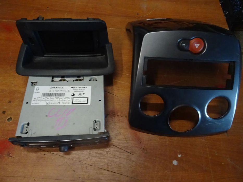 RENAULT CLIO III 3 CD RADIO WYSWIETLACZ MONITOR RAMKA DO  RADIO CZESCI ROZNE