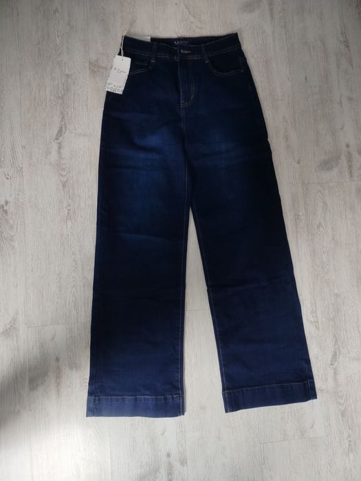 Spodnie modne jeansy szerokie