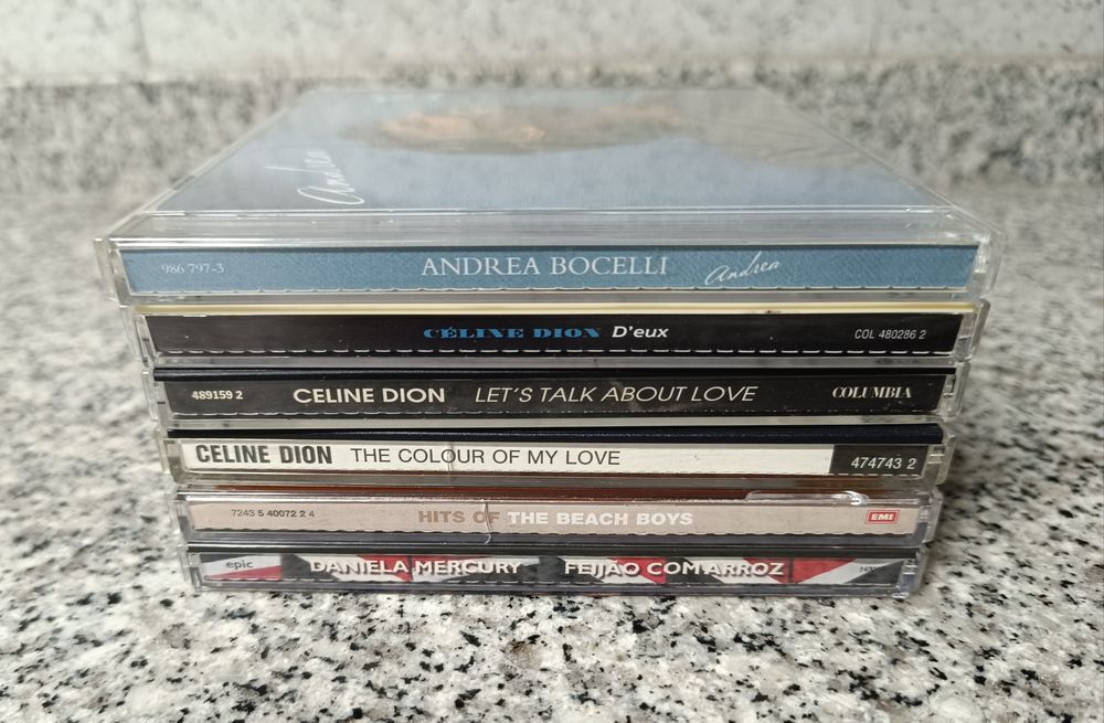 Pack de 6 CDs de música.