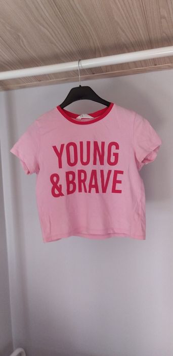 Koszulka o krótszym kroju