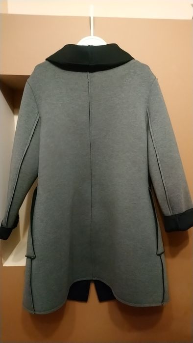 Lekki szary płaszczyk