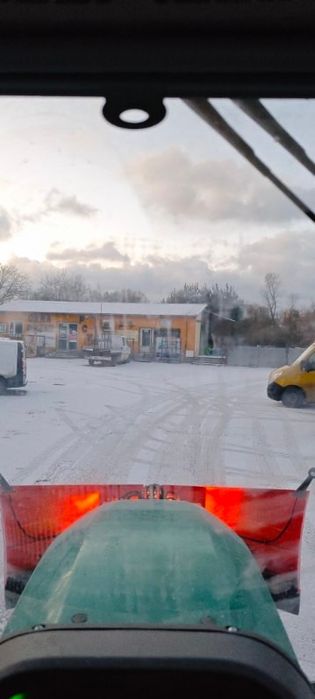 Usługa odśnieżania traktorem