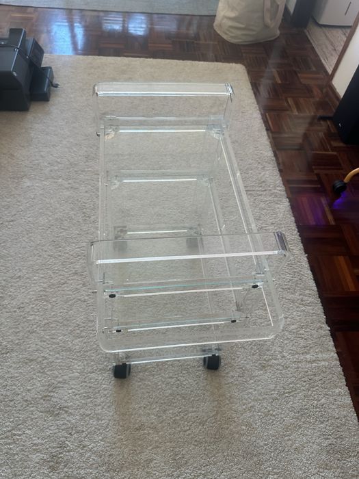 Carrinho de apoio em acrílico transparente, com 3 tampos de vidro e rodas novas