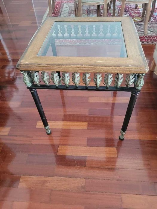 Mesa de apoio em ferro e madeira
