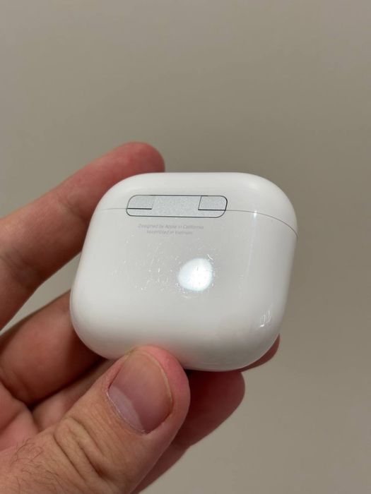 Etui ladujace airpods 4 Bez ANC