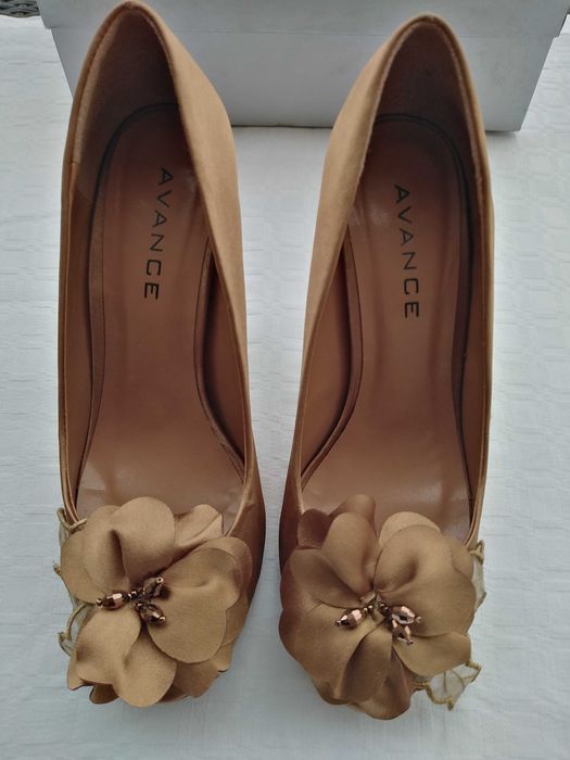 Sapatos Cetim Dourados