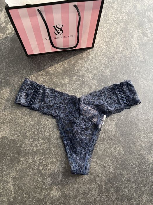 Granatowe koronkowe stringi Victorias Secret S