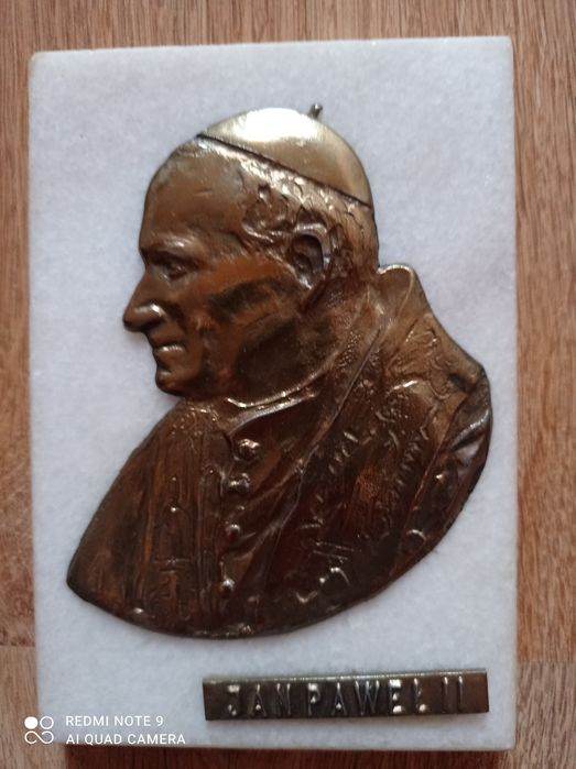 Płaskorzeźba mosiężna na marmurze- Jan Paweł II