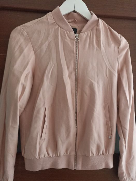 Kurtka damska bomberka pudrowy róż Cropp