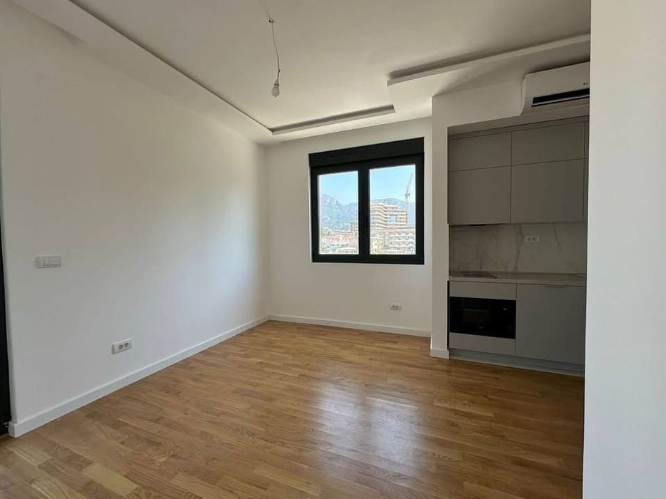 Нова квартира з ремонт в Чорногоріі, м Бар,на березі Адріатичного моря