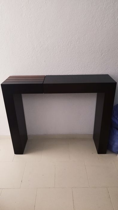 Aparador em madeira maciça wengue, com 4 tons de degradê.